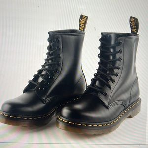DR. MARTENS 1460 Womens Boots size 9